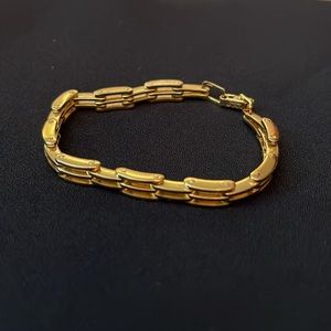Napier, vintage, 7.5”, snap lock closure,gold tone triple link bracelet, as new.